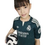 MINICONJUNTO ADIDAS REAL MADRID VISITA INFANTIL 26/27